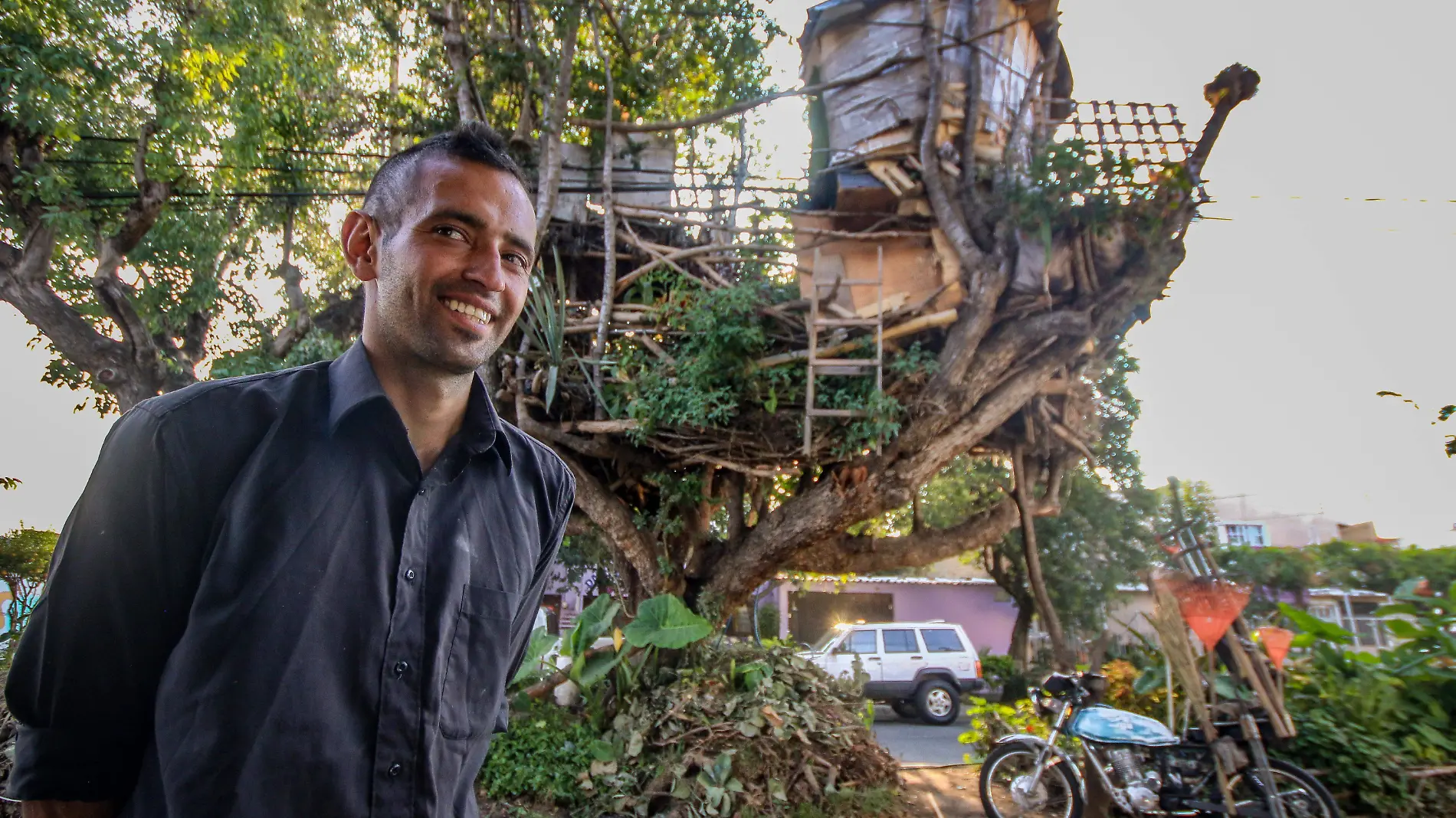 Jorge y su casa en un árbol